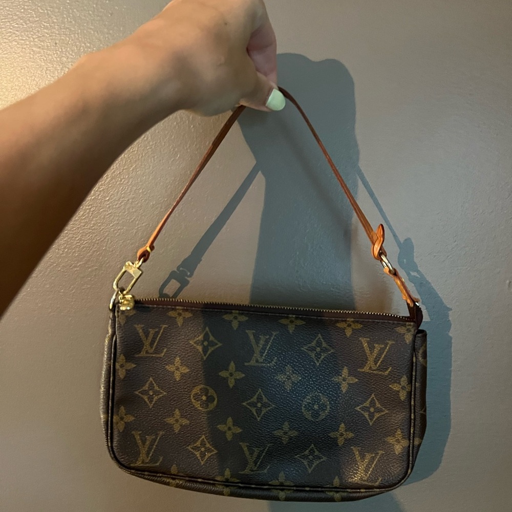 Authentic LOUIS VUITTON Monogram Pochette Accessories